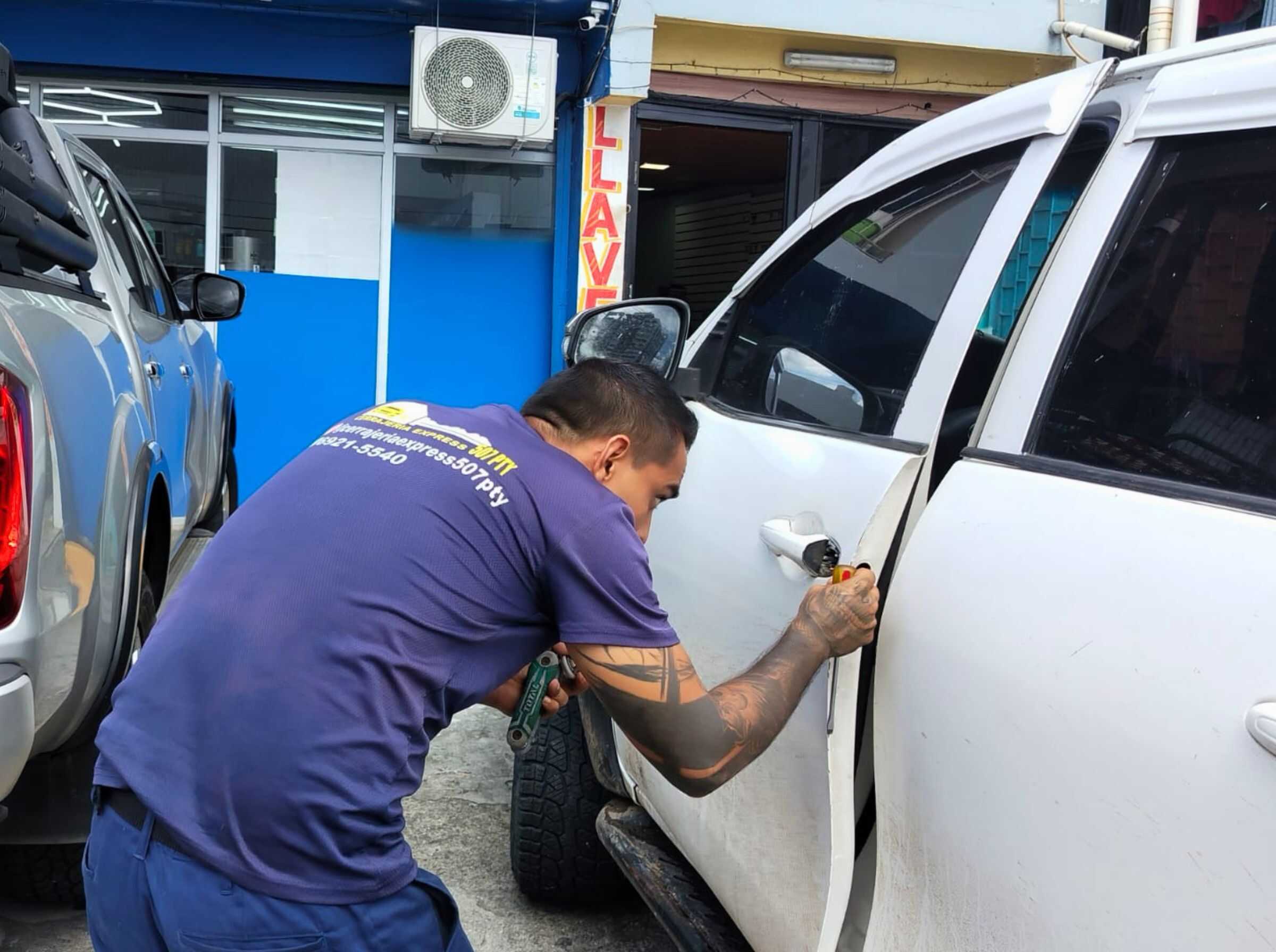 Confeccion y programacion de llaves de auto desde cero por perdida total en Panama
